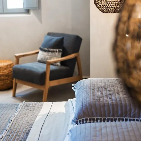 Almyra * Oia (Santorini)