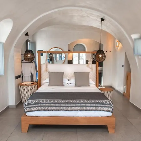 Almyra * Oia (Santorini)