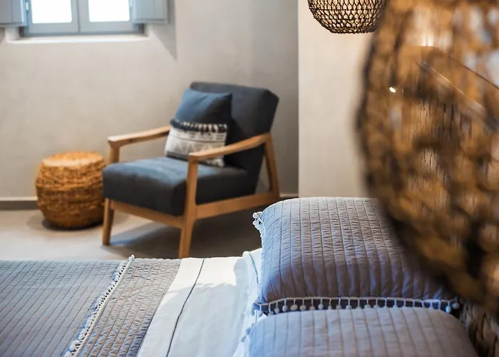 Almyra * Oia (Santorini)