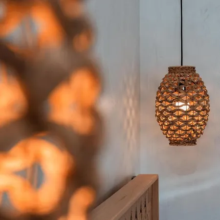 Almyra * Oia (Santorini)