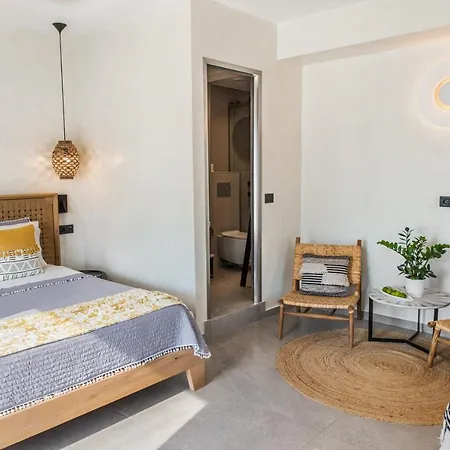 Almyra Apartment *