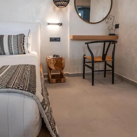 Almyra Apartment *